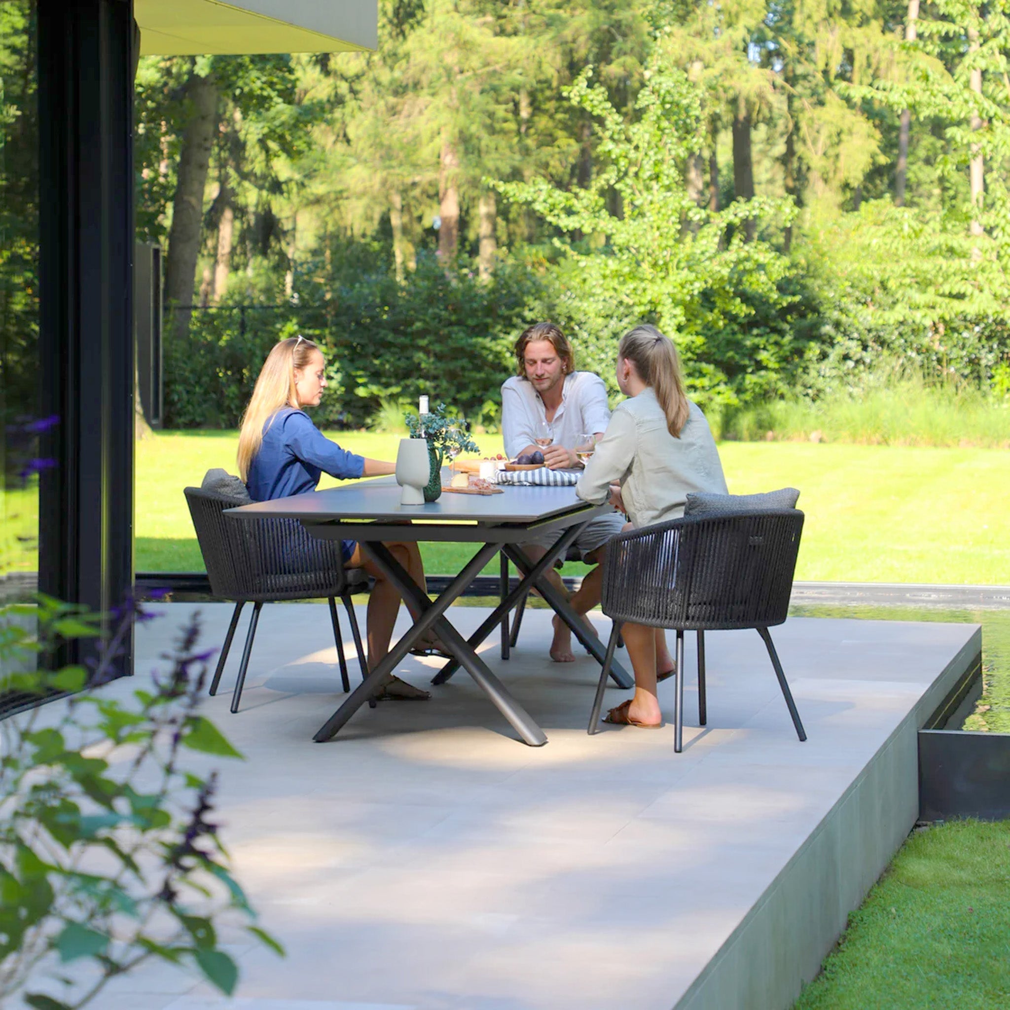 Dekota 8 Seat Rope Extending Dining Set in Charcoal