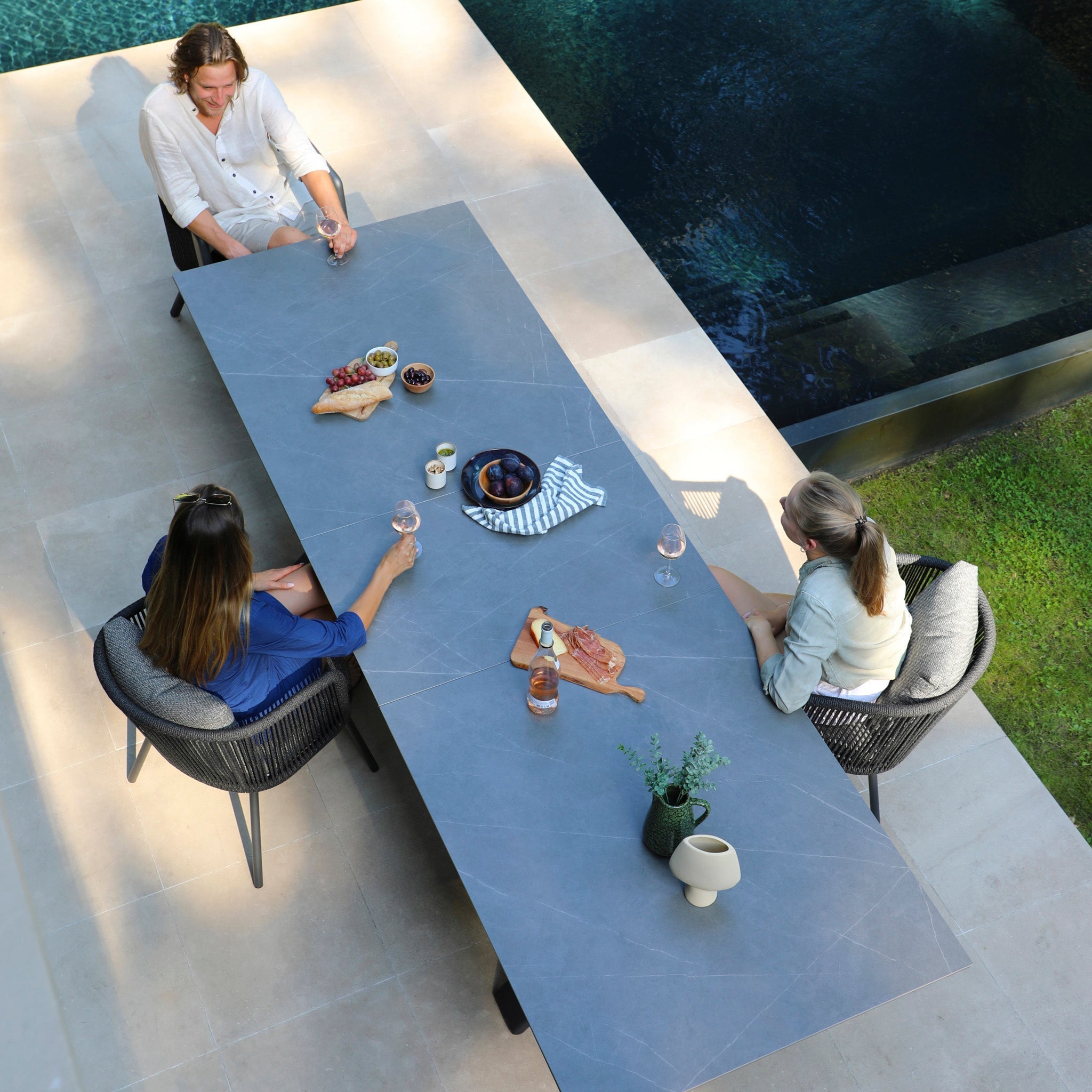 Dekota 8 Seat Rope Extending Dining Set in Charcoal