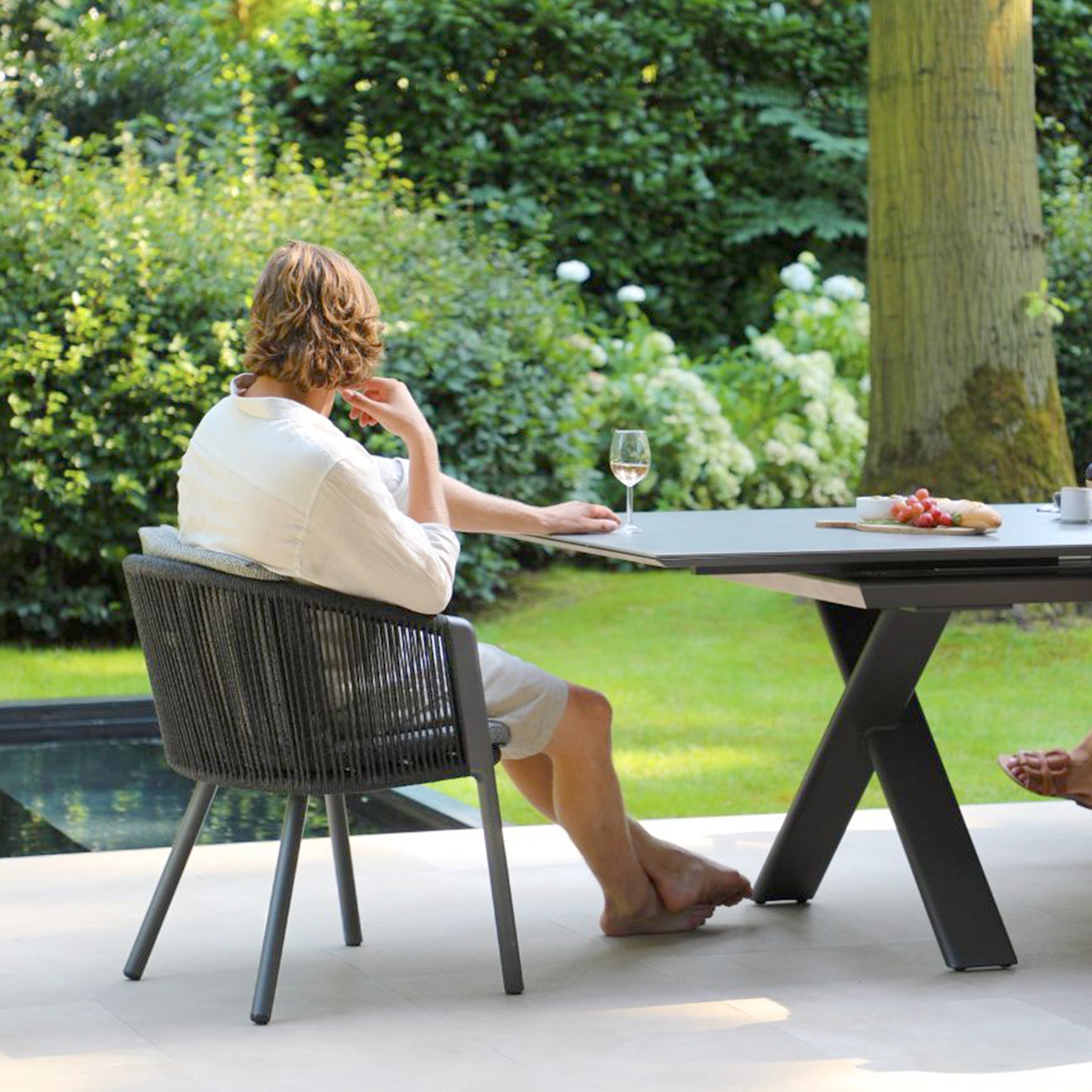 Dekota 8 Seat Rope Extending Dining Set in Charcoal