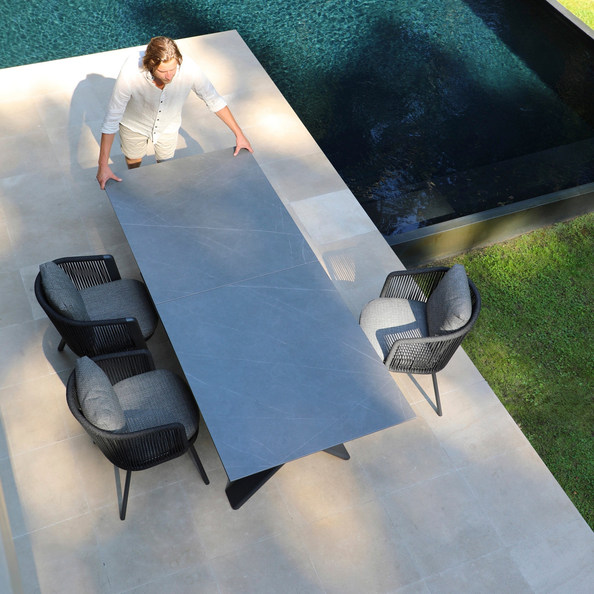 Dekota 8 Seat Rope Extending Dining Set in Charcoal