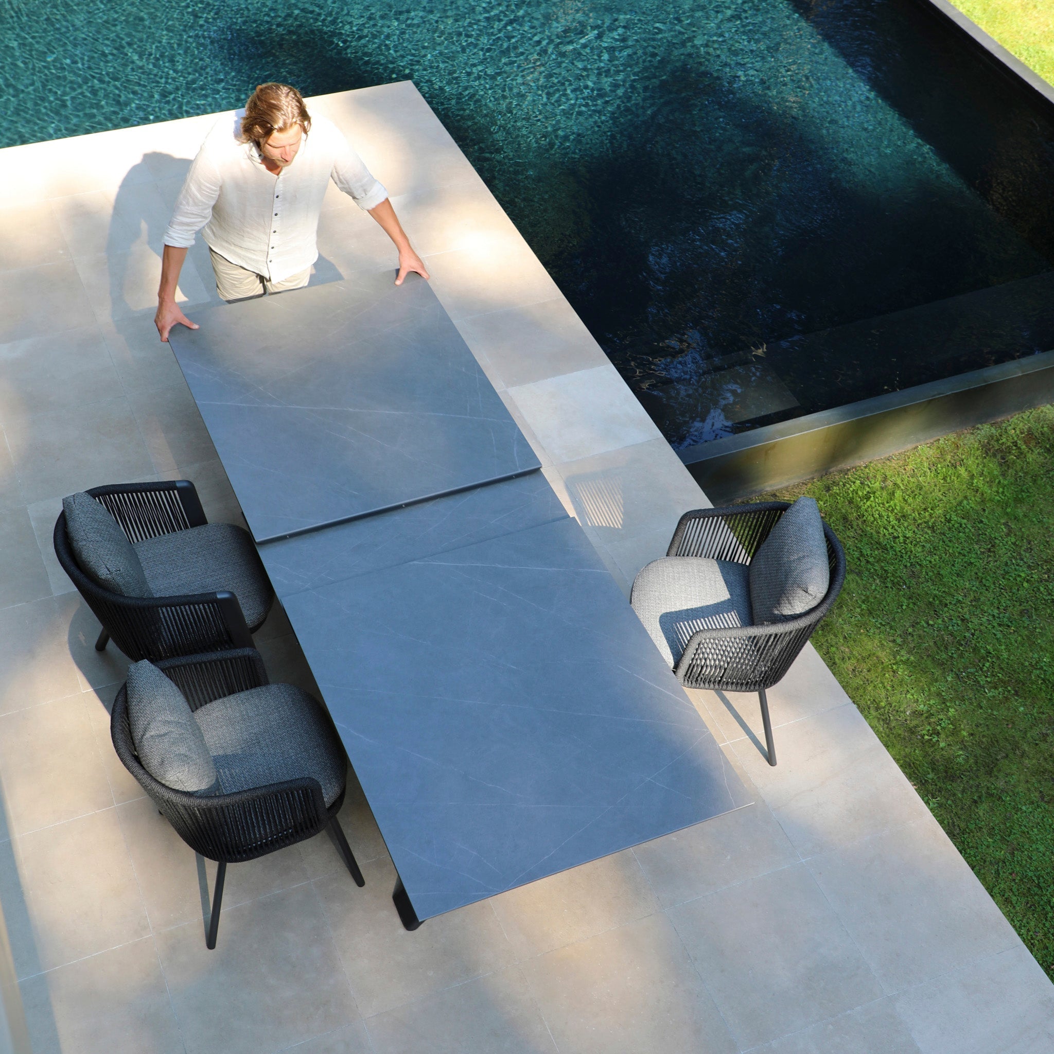 Dekota 8 Seat Rope Extending Dining Set in Charcoal