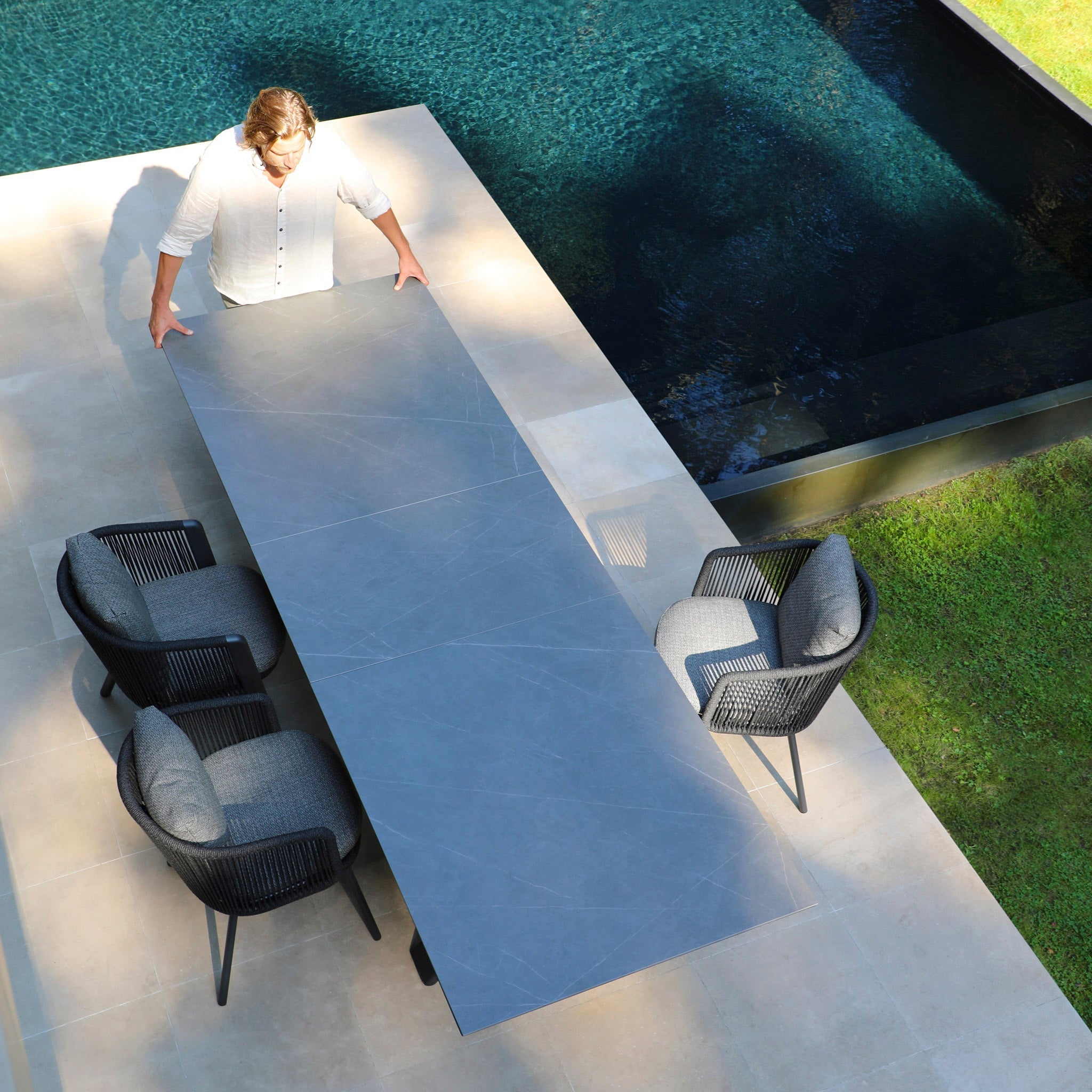 Dekota 8 Seat Rope Extending Dining Set in Charcoal