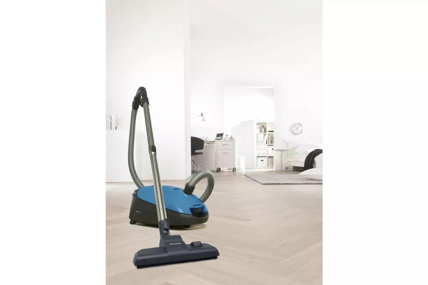 Miele Classic C1 Junior Bagged Cylinder Vacuum Cleaner | C1BLUE