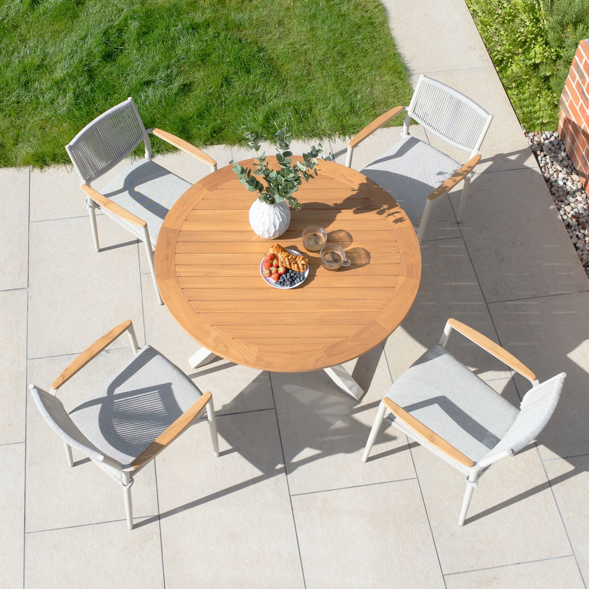 Tellaro 4 Seat Round Dining Set with Teak Table in Latte