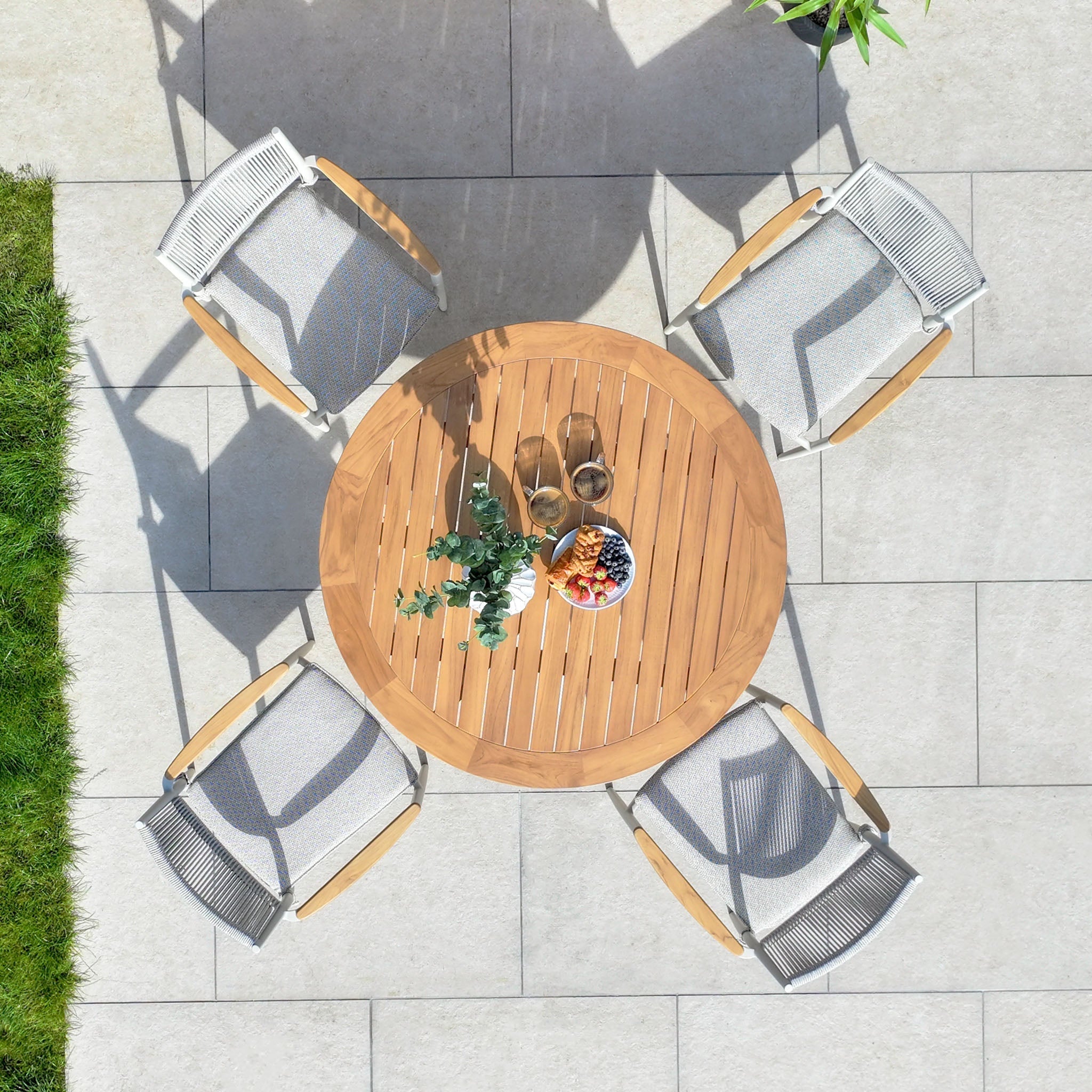 Tellaro 4 Seat Round Dining Set with Teak Table in Latte