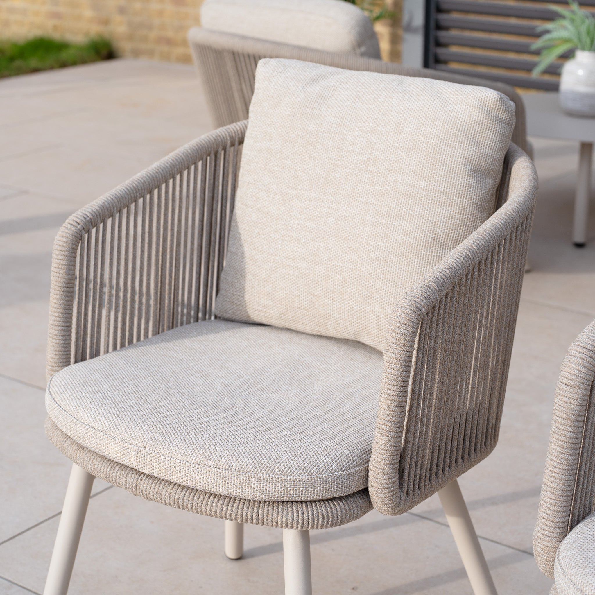 Dekota 8 Seat Rope Extending Dining Set in Fawn