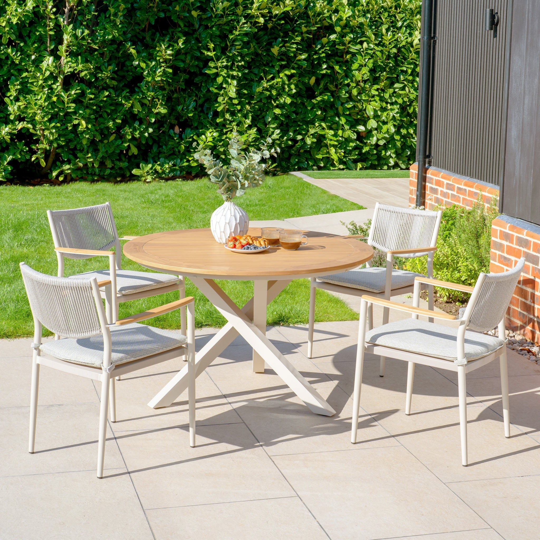 Tellaro 4 Seat Round Dining Set with Teak Table in Latte