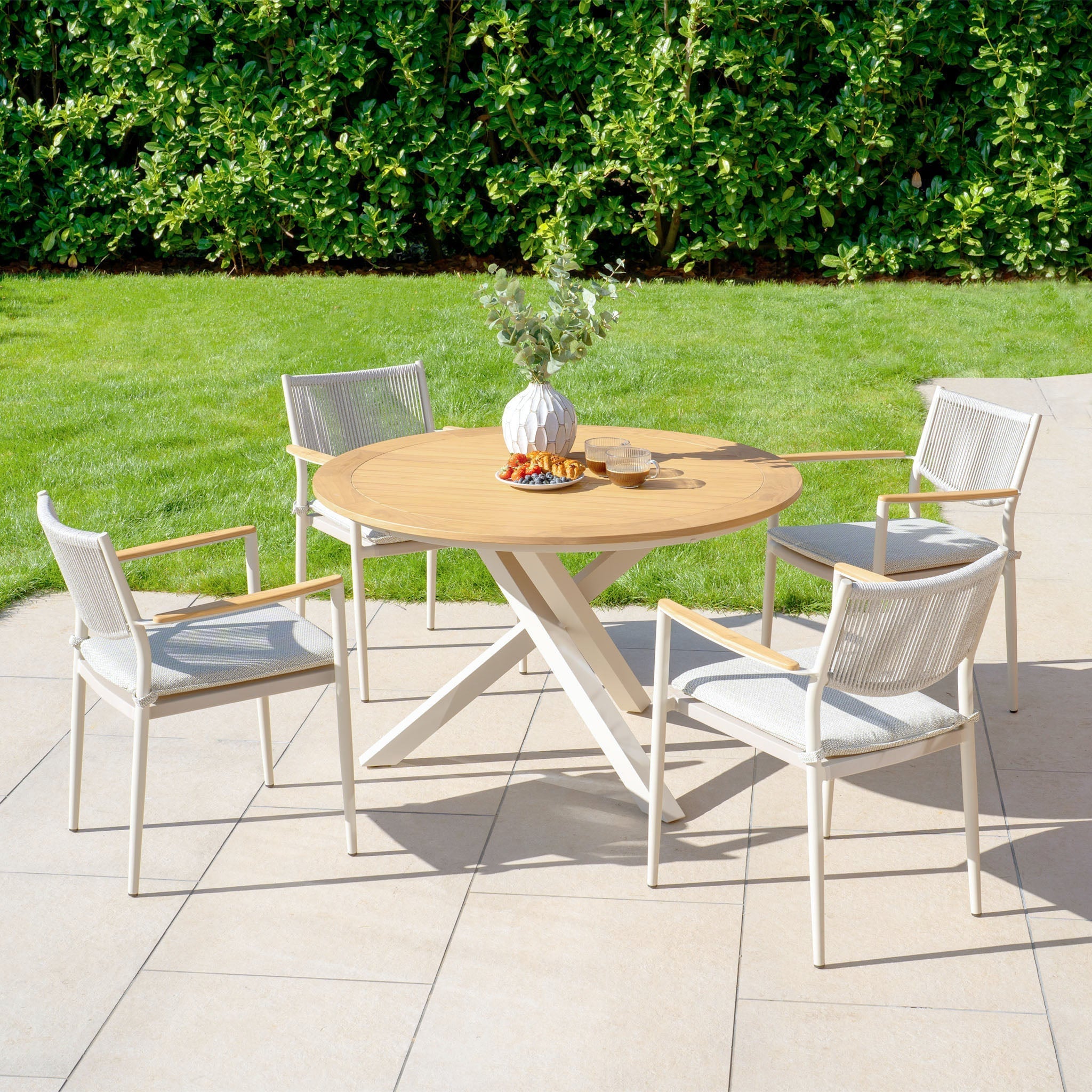 Tellaro 4 Seat Round Dining Set with Teak Table in Latte
