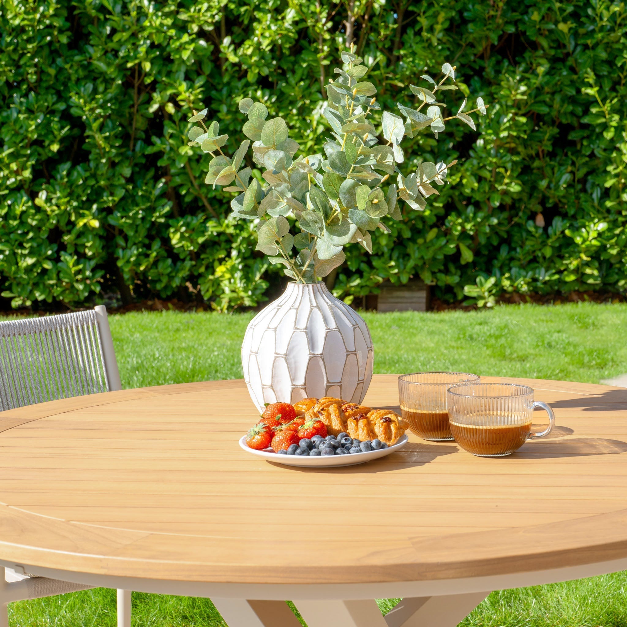 Tellaro 4 Seat Round Dining Set with Teak Table in Latte