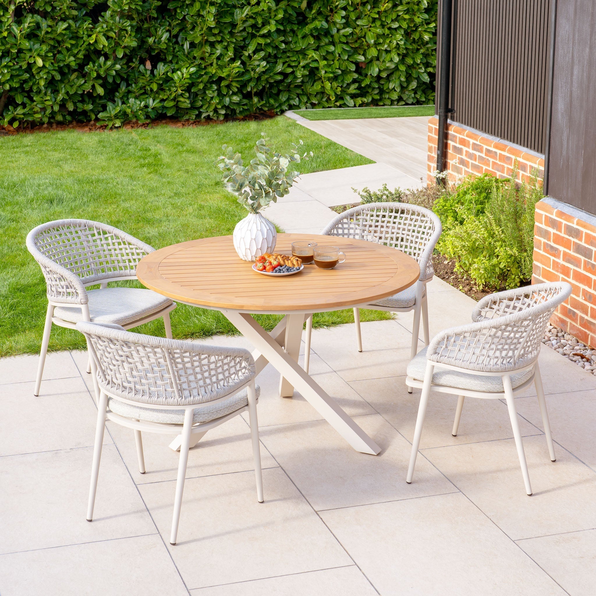 Kalama 4 Seat Round Dining Set with Teak Table in Latte