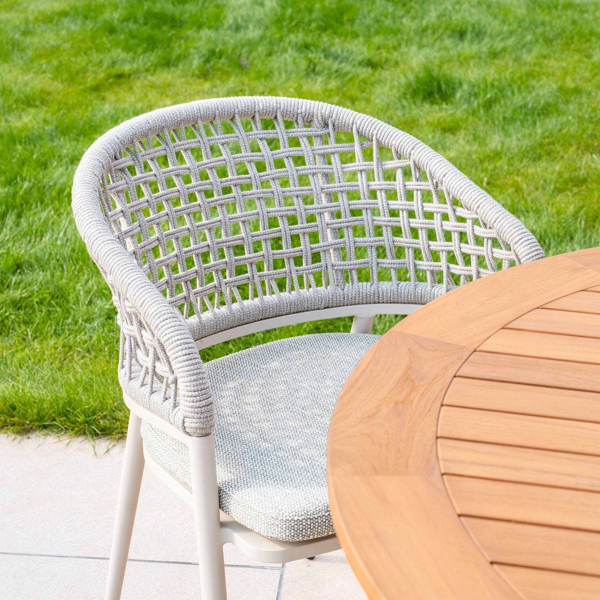 Kalama 4 Seat Round Dining Set with Teak Table in Latte