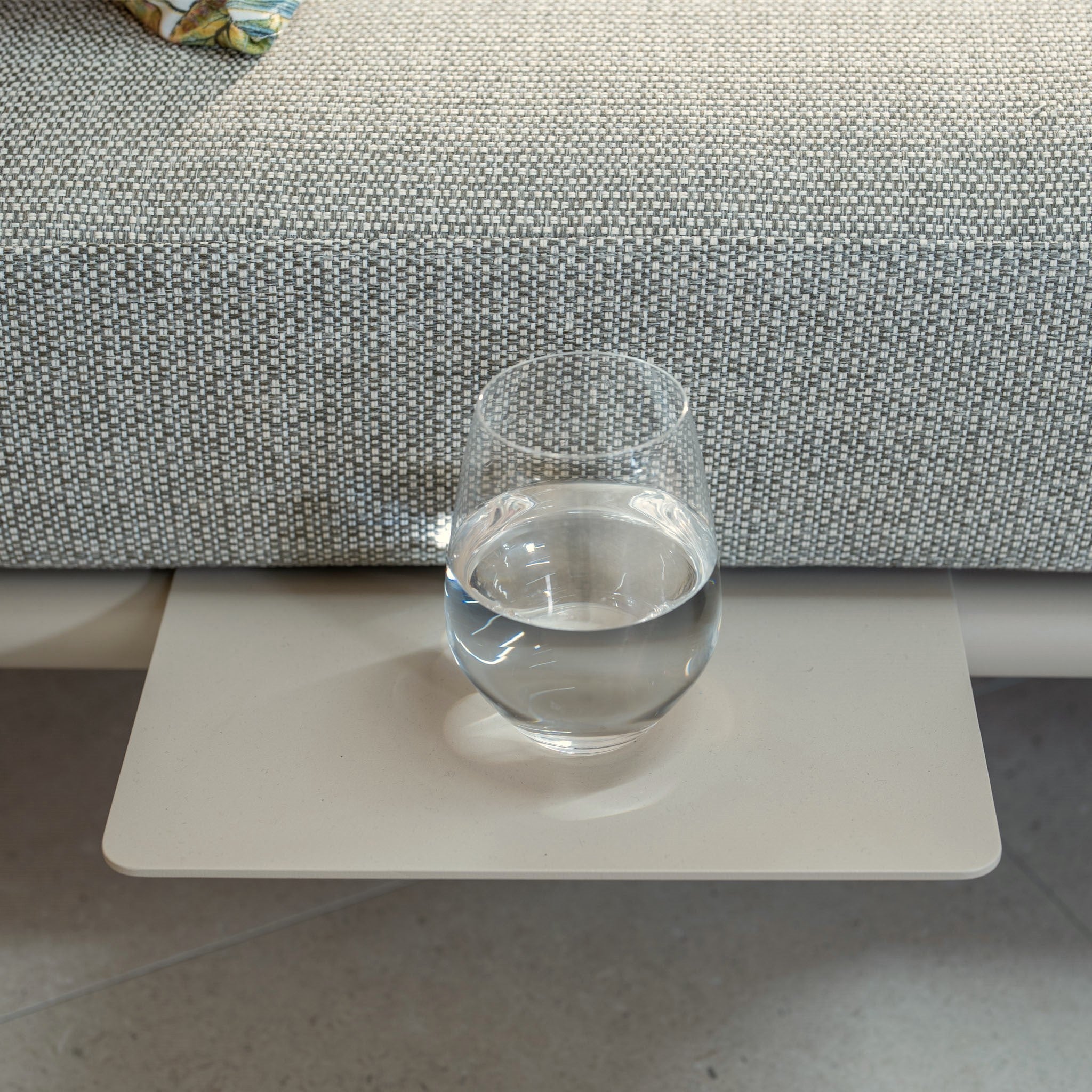 Hatia Double Sun Lounger with Side Table in Latte