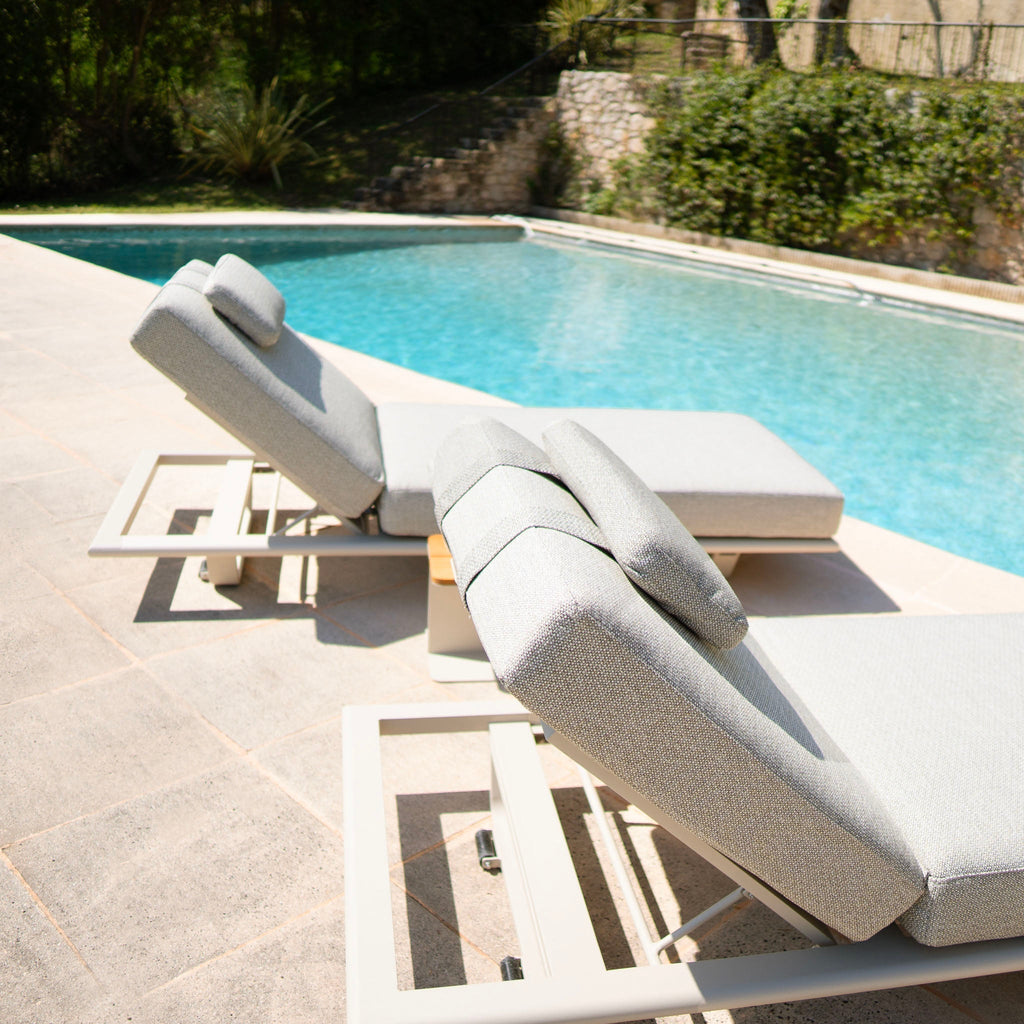 Hatia Single Sun Lounger with Side Table in Latte