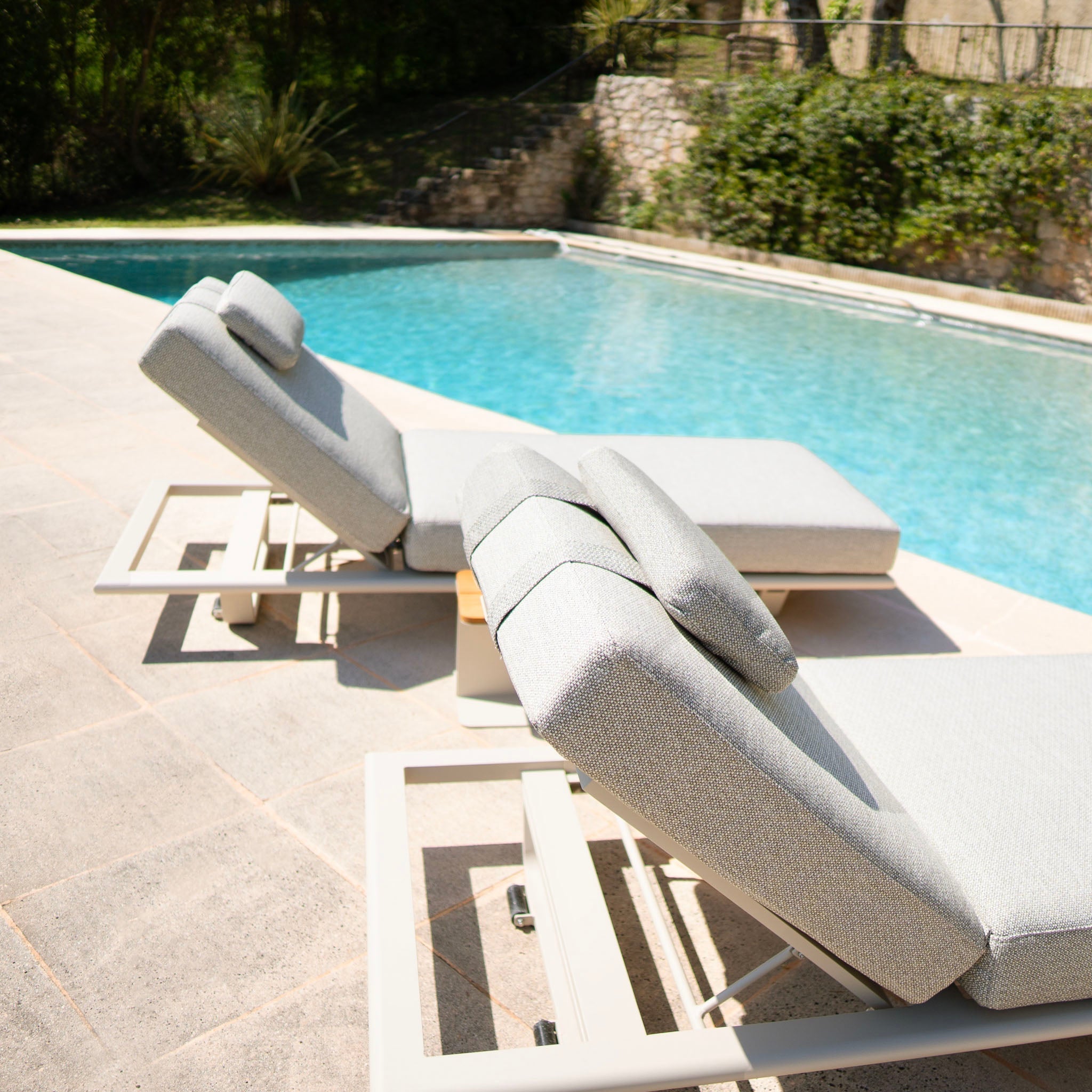 Hatia Single Sun Lounger with Side Table in Latte