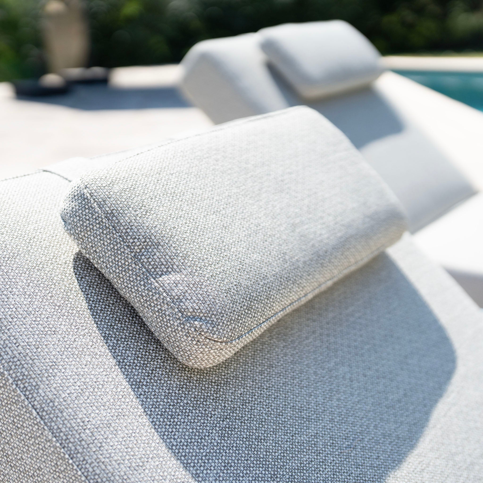 Hatia Single Sun Lounger with Side Table in Latte