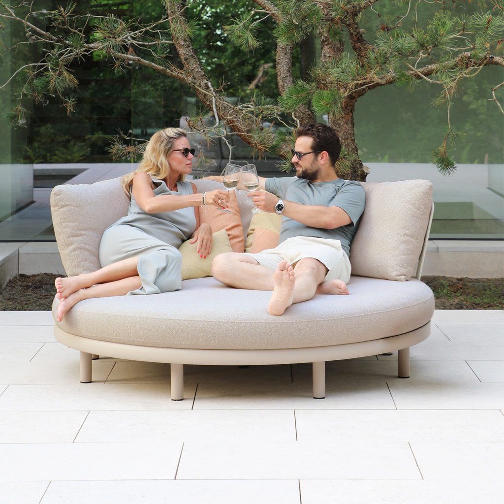 Selene Daybed in Fawn