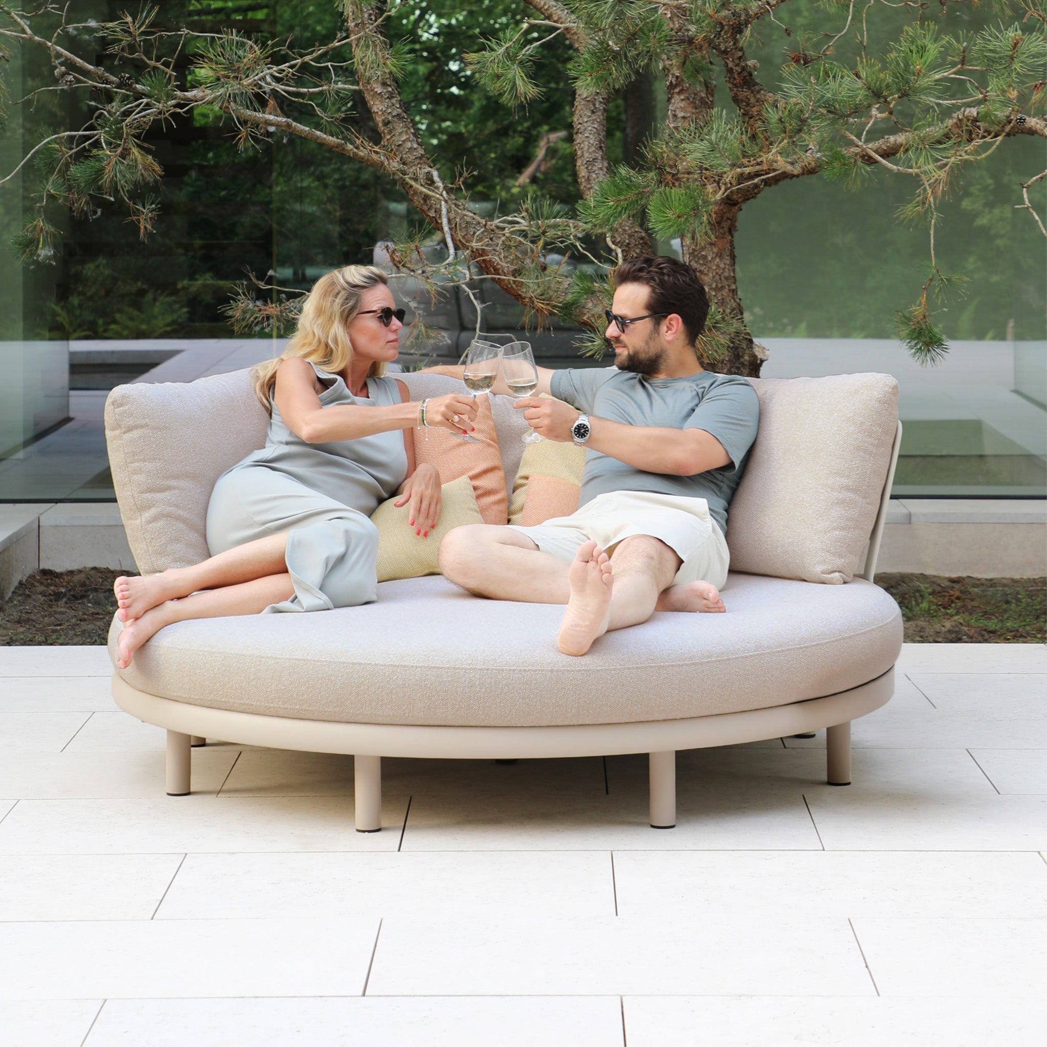 Selene Daybed in Fawn