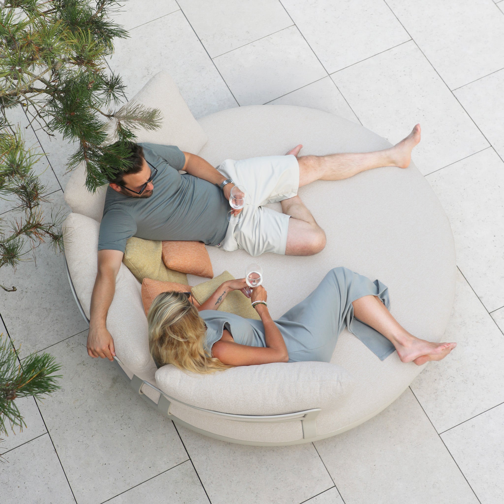 Selene Daybed in Fawn