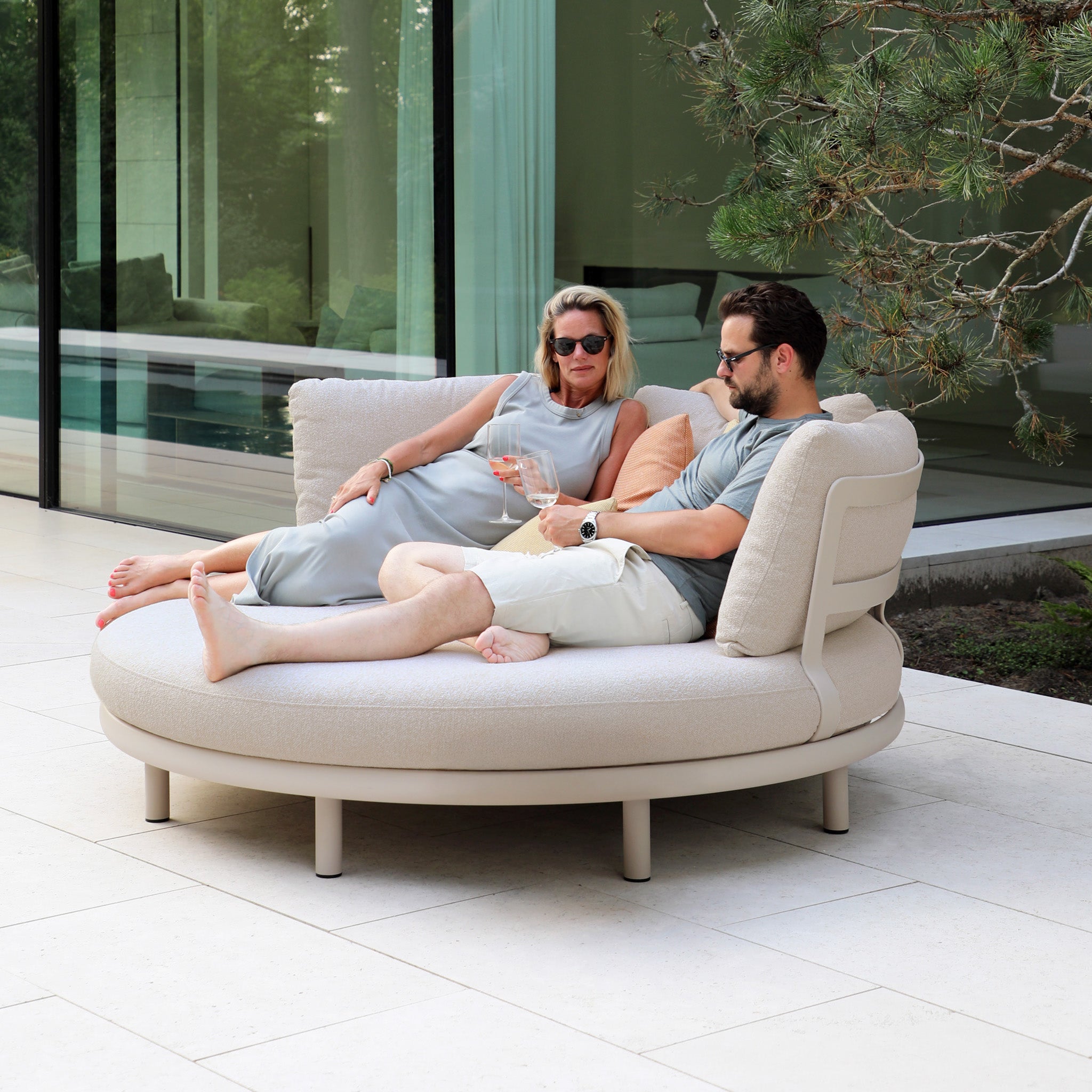 Selene Daybed in Fawn